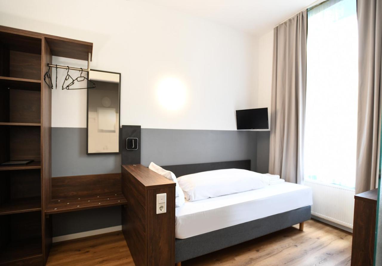 Hotel Apadana Frankfurt Fráncfort del Meno Exterior foto