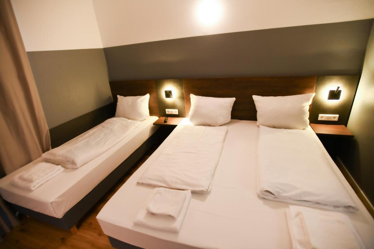 Hotel Apadana Frankfurt Fráncfort del Meno Exterior foto