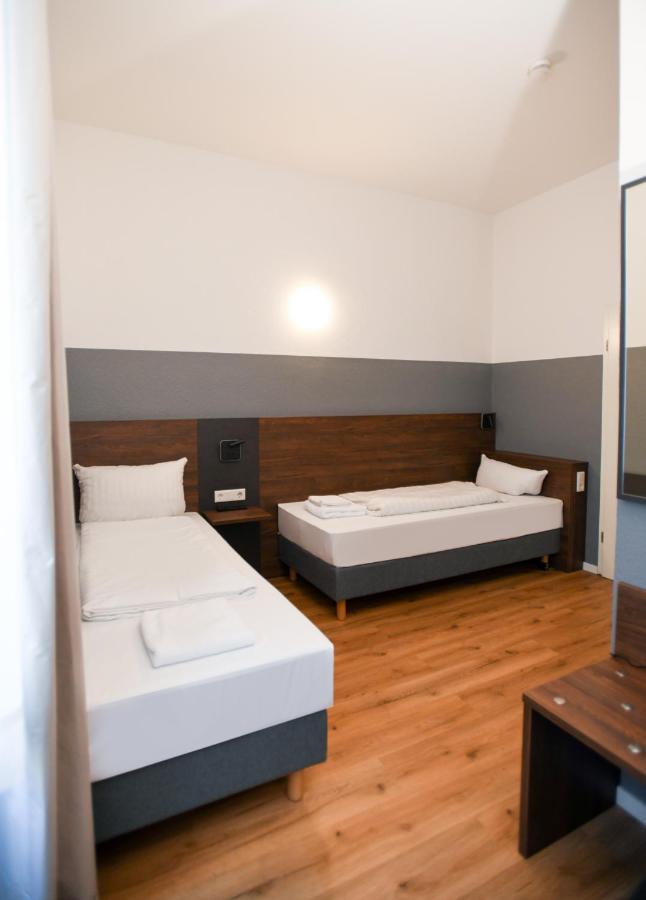 Hotel Apadana Frankfurt Fráncfort del Meno Exterior foto