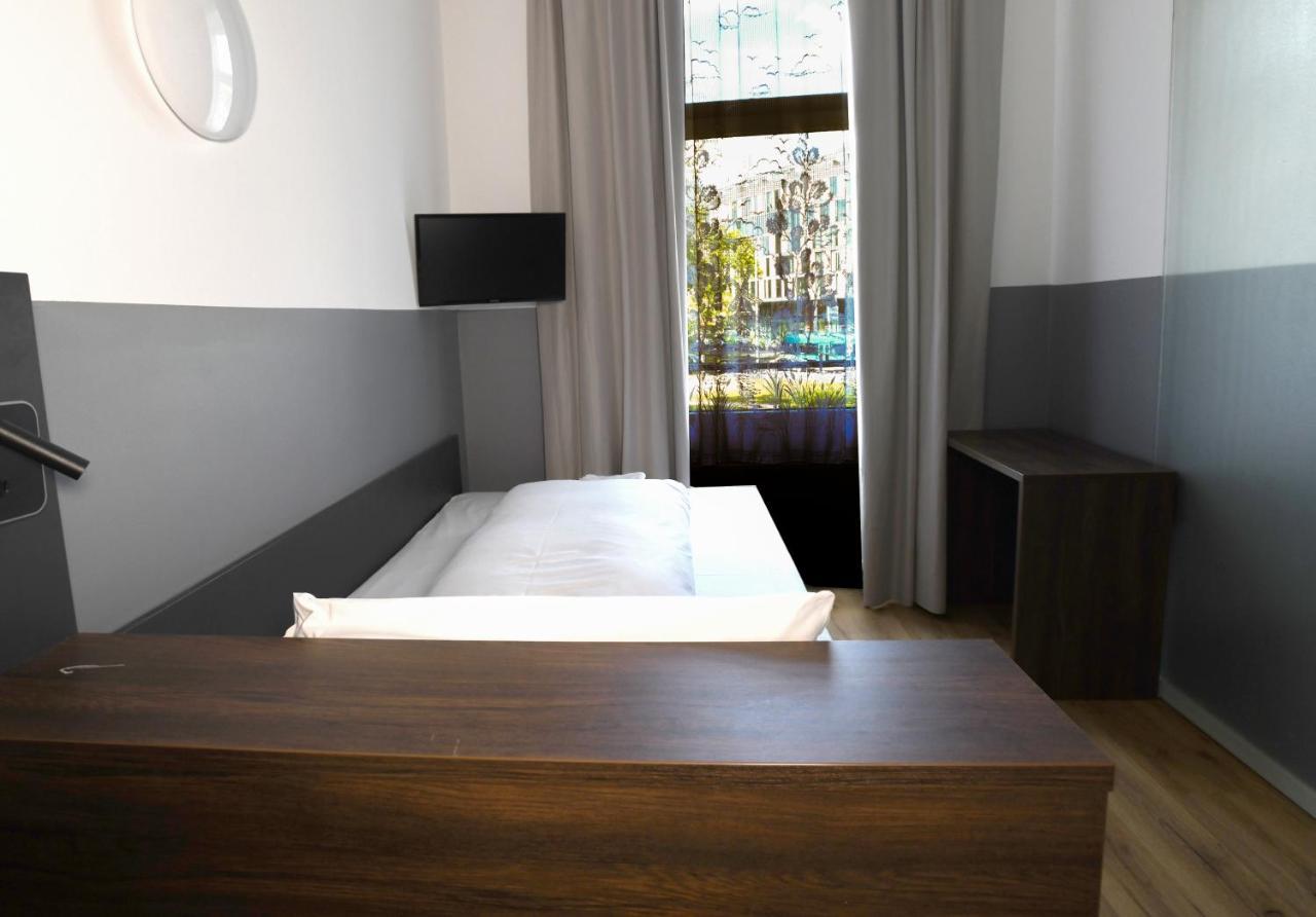 Hotel Apadana Frankfurt Fráncfort del Meno Exterior foto