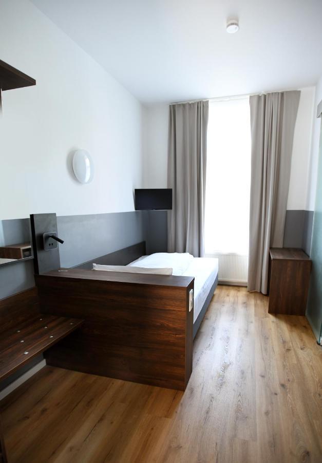 Hotel Apadana Frankfurt Fráncfort del Meno Exterior foto