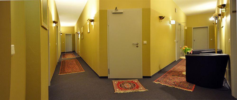 Hotel Apadana Frankfurt Fráncfort del Meno Exterior foto