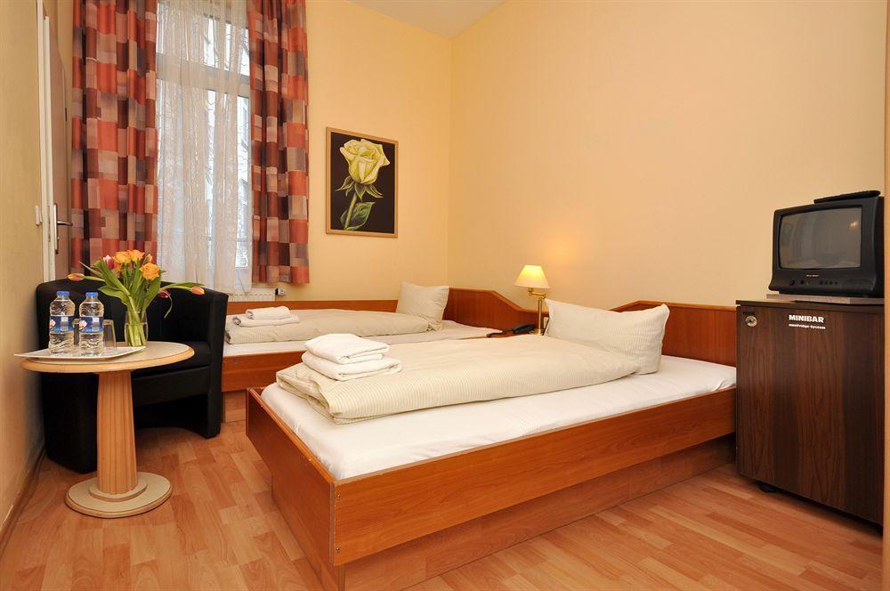 Hotel Apadana Frankfurt Fráncfort del Meno Exterior foto