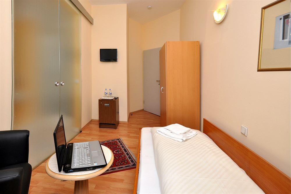 Hotel Apadana Frankfurt Fráncfort del Meno Exterior foto